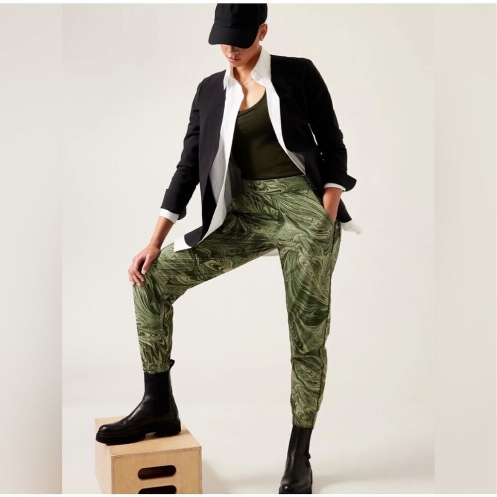 Athleta Brooklyn green printed jogger size 12